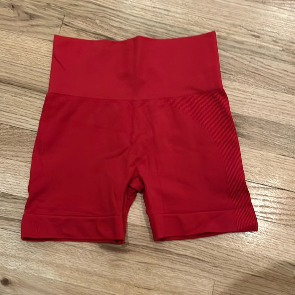 Setactive red sculptflex shorts